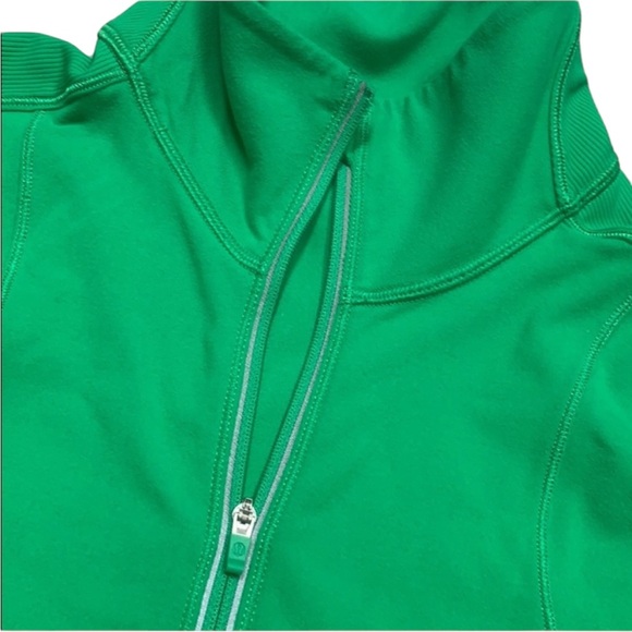 ⭐️ Lace Lululemon Star Runner Pullover EUC Size 6 ⭐️ - Picture 3 of 5